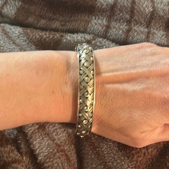 Brighton Swarovski crystals hinged bracelet with magnetic closure with pouch - Picture 2 of 6